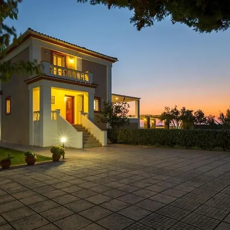 Vinaria Litoa Waterfront *