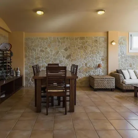Vinaria Litoa Waterfront * Μηνιά