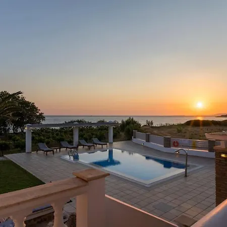 Vinaria Litoa Waterfront Villa *