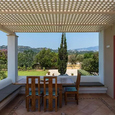 Vinaria Litoa Waterfront Μηνιά