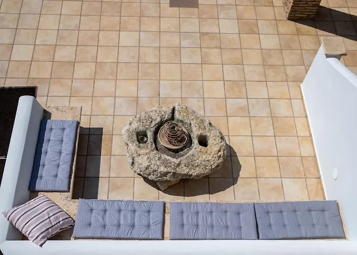 Vinaria Litoa Waterfront Villa